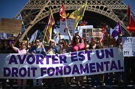 Francia sería el primer país en aprobar el aborto como derecho constitucional